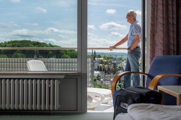 Patientenzimmer mit Balkon Patientenzimmer mit Balkon